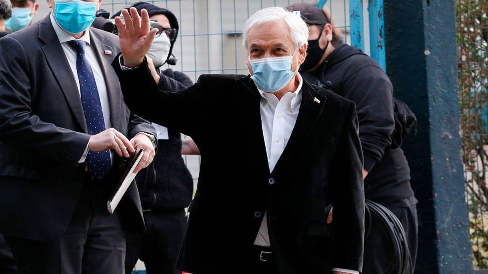 El presidente chileno, Sebastián Piñera, llegó a Los Condes para votar (Gentileza La República).
