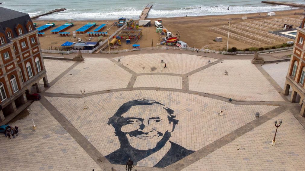 La representación de Néstor Kirchner tiene 30 metros de largo (Télam).