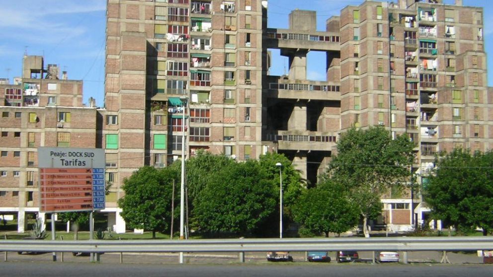 Lola Jazmín Montero, de 5 meses, fue baleada en la cabeza en este complejo habitacional.