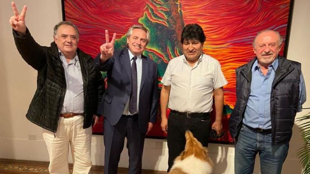 En Olivos se festejó el triunfo del candidato de Evo Morales (Twitter).