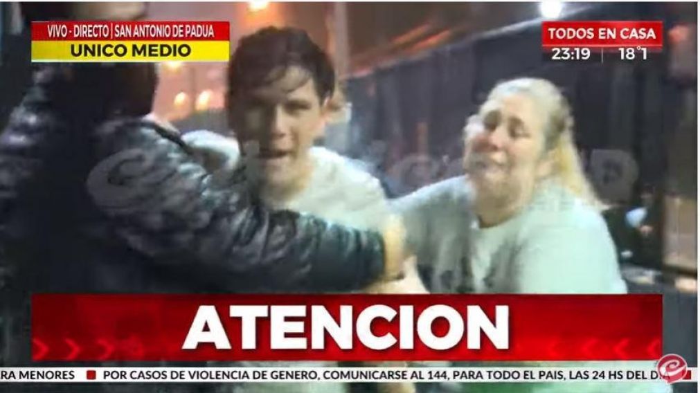 El momento en que el muchacho intentó agredir a Crónica (Crónica HD).