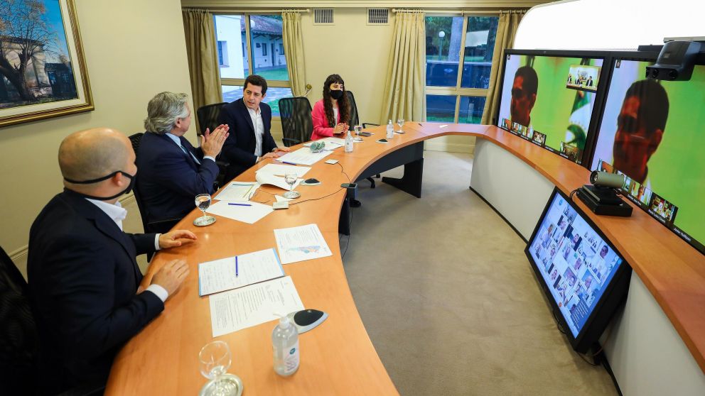 El presidente Alberto Fernández encabezó, desde la residencia de Olivos, la presentación del programa federal Municipios de Pie,