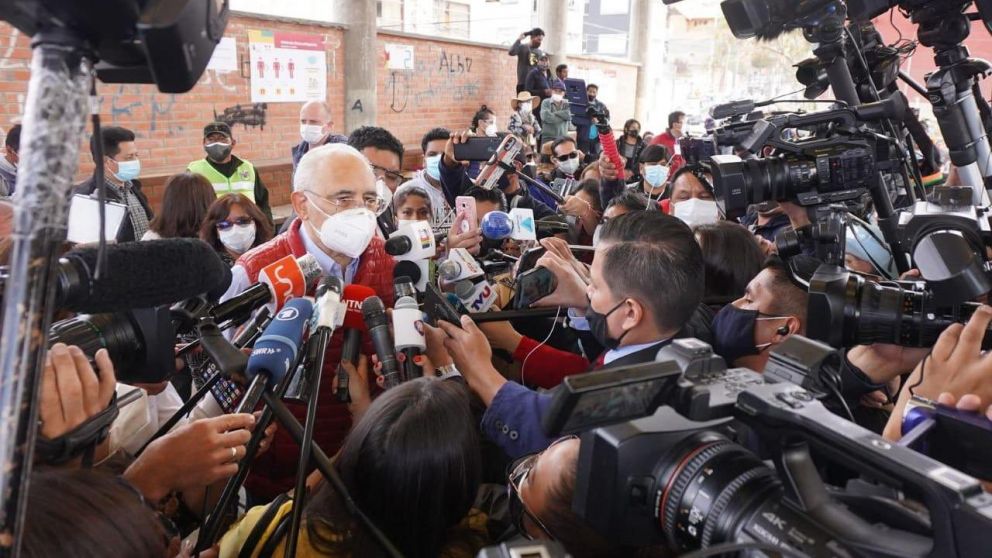 Carlos Mesa reconoció la derrota en Bolivia y prometió ser una "oposición constructiva" al MAS.