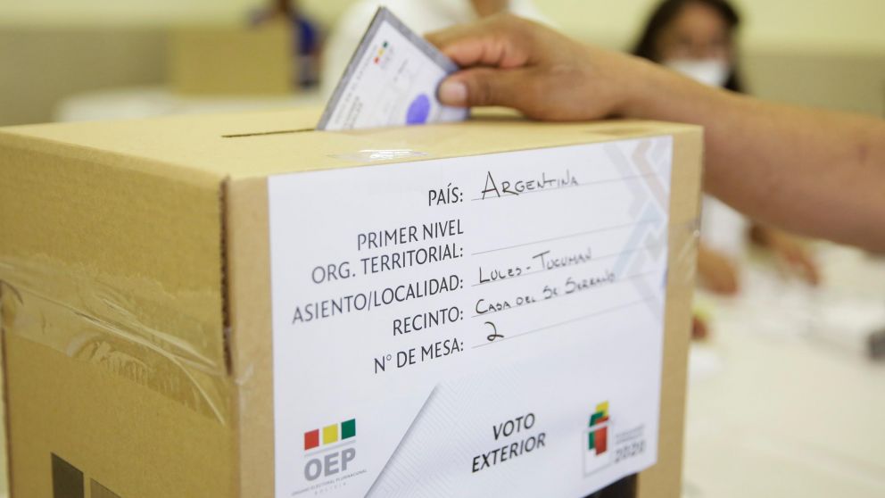 Cientos de ciudadanos bolivianos votaron en Tucum�n (T�lam)