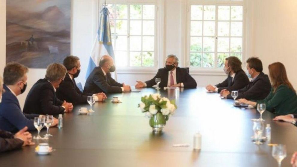 Alberto Fernández firmó acuerdo en seguridad con Santa Fe y dijo que tiene "toda la vocación de ayudar".