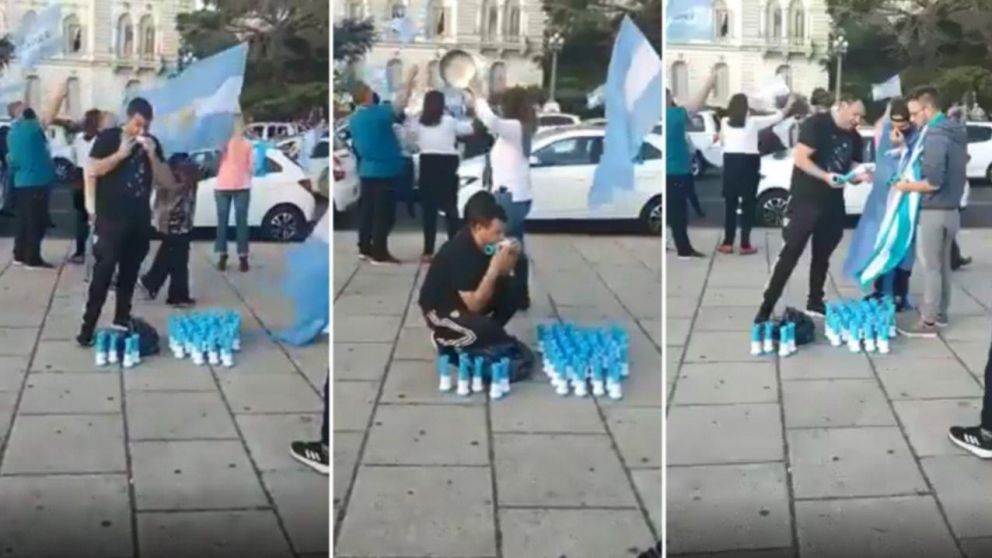 El vendedor probó cada una de las cornetas para no aceptar devoluciones