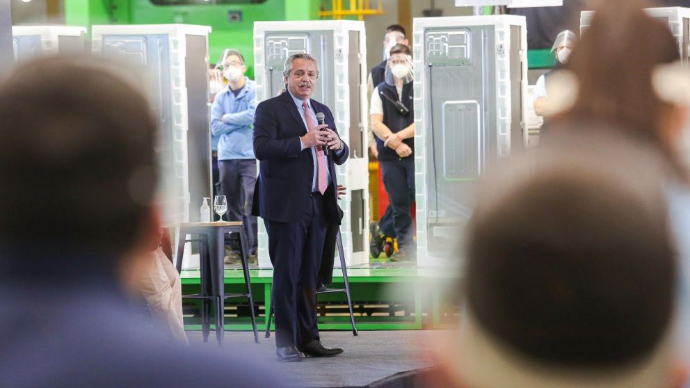 Alberto Fernández encabezará un anuncio de inversiones de la Refinería Raízen, ubicada en Avellaneda (Gentileza @alferdez/Twitter).