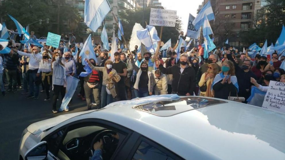 La marcha fue convocada por sectores opositores en el Obelisco y en plazas de todo el país.