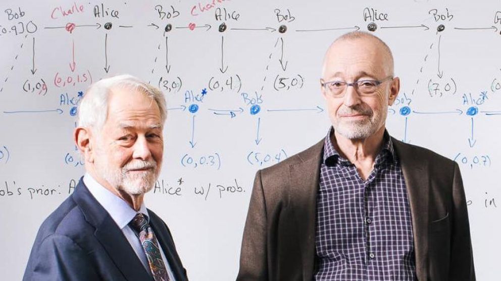 Los estadounidenses Paul Milgrom y Robert Wilson recibieron el Premio Nobel de Economía.
