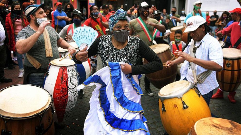 Afrodescendientes realizaron llamada de candombe para visibilizar sus reclamos de igualdad.