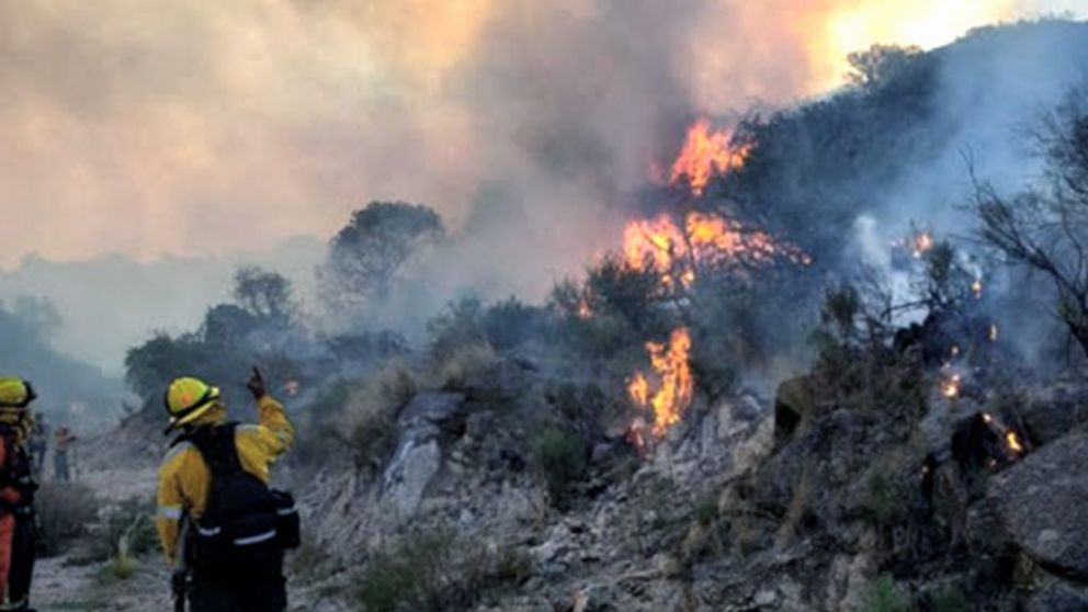 Los incendios siguen sin control.