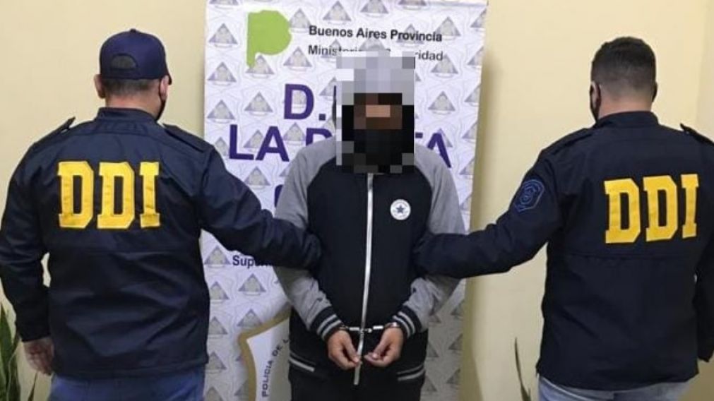 Este es el muchacho, de 24 años, que fue apresado por haber degollado a su progenitor.