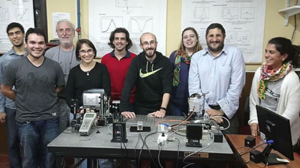 El equipo que está detrás del proyecto del mamágrafo que no utiliza rayos X (Gentileza El Eco).