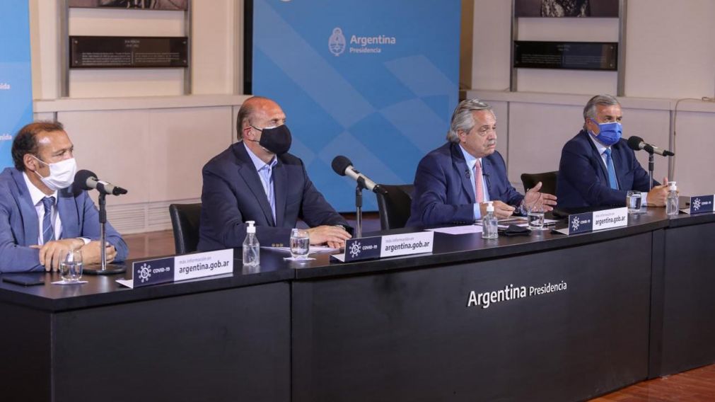 Anuncian restricciones a la circulación en departamentos de 18 provincias.