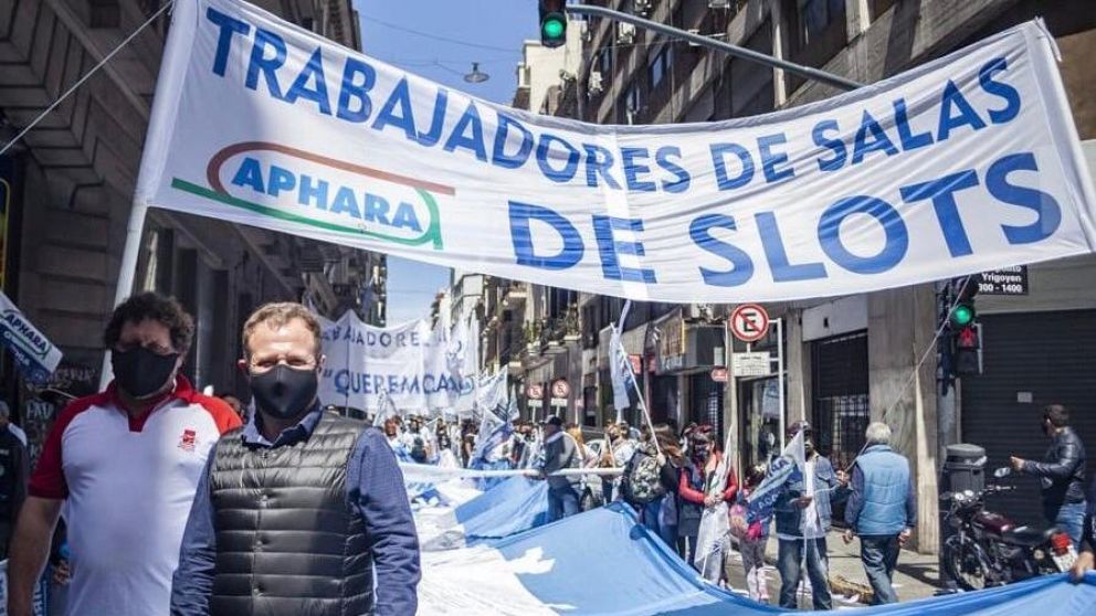 Multitudinaria movilización de trabajadores de la industria hípica.