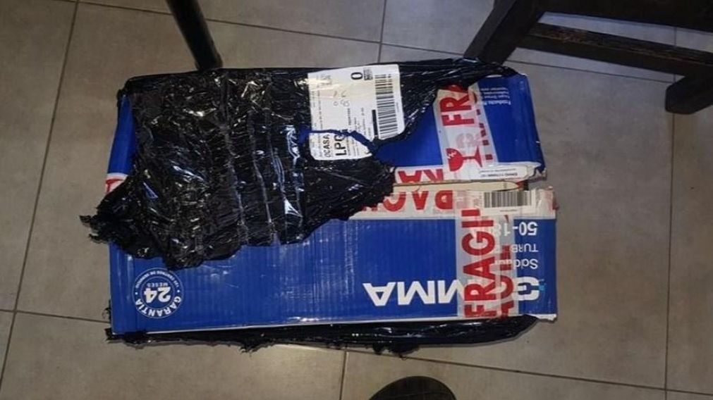 El paquete donde venía la insólita compra (Twitter).