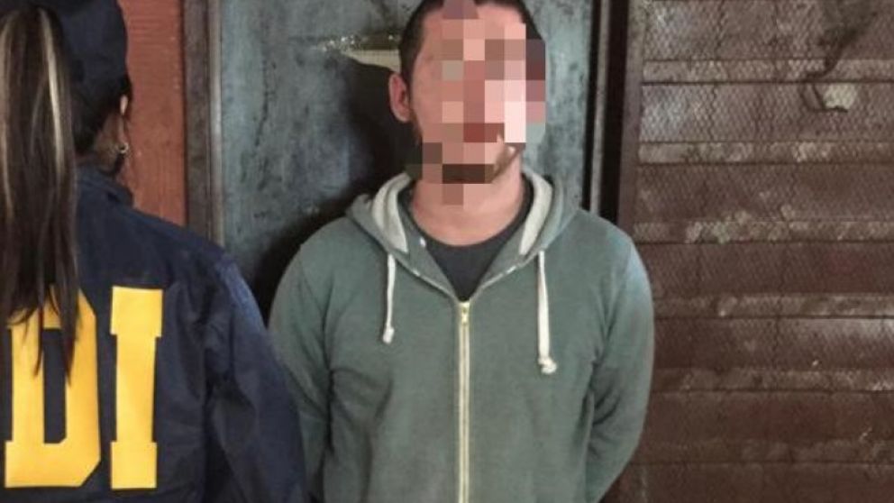 Este es uno de los sujetos que fue capturado por los investigadores policiales.