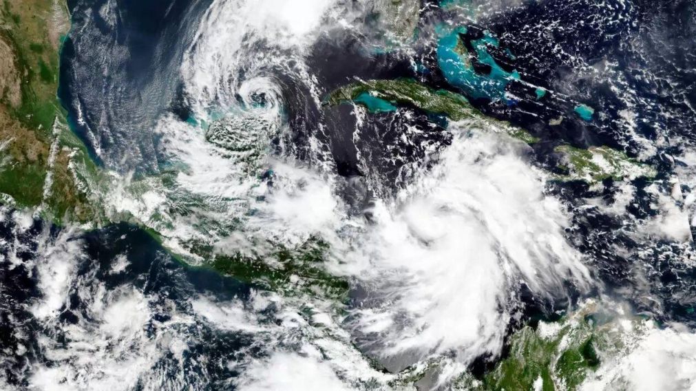 Los expertos creen que el clima c�lido de Yucat�n propicia el fortalecimiento de la tormenta