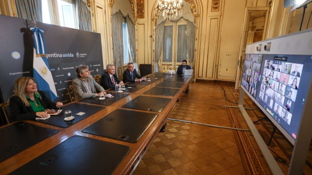 Desde la Casa Rosada, junto a Filmus, Rossi y Álvarez Rodríguez.