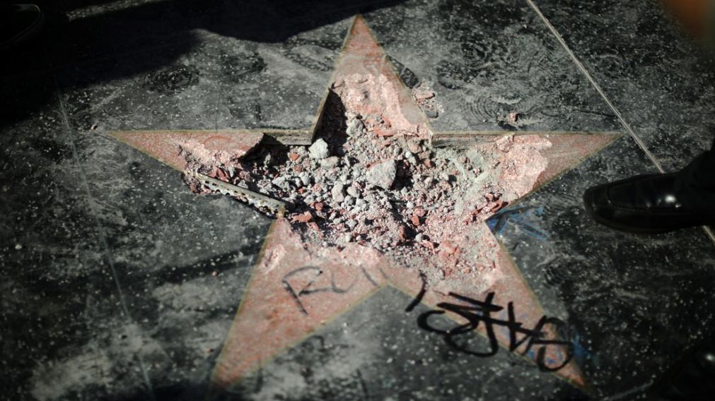 Así quedó la estrella de Donald Trump tras el ataque.