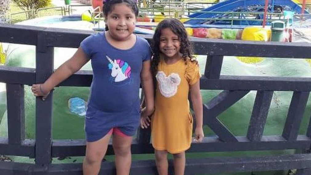 Saray y Salom�, crecieron en familias distintas tras ser intercambiadas al nacer.