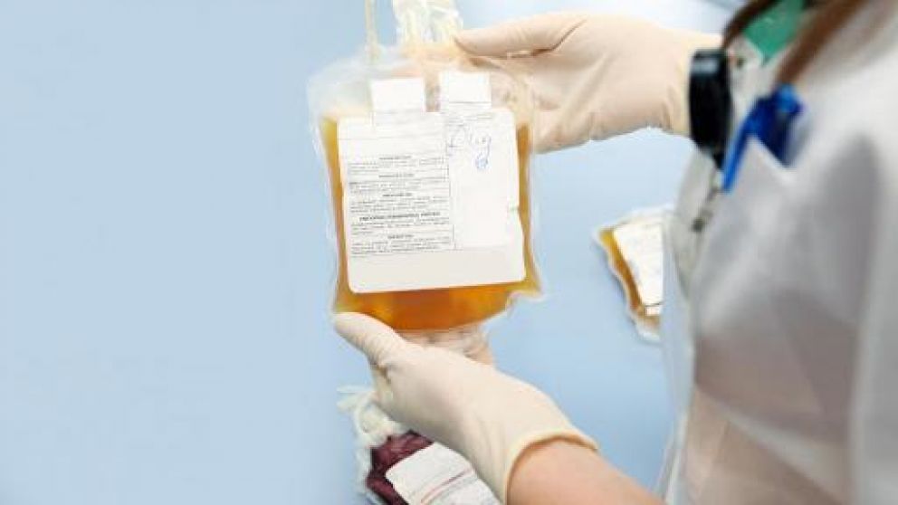 Imputarán a un médico que intentó cobrar por la transfusión de plasma a pacientes con coronavirus.