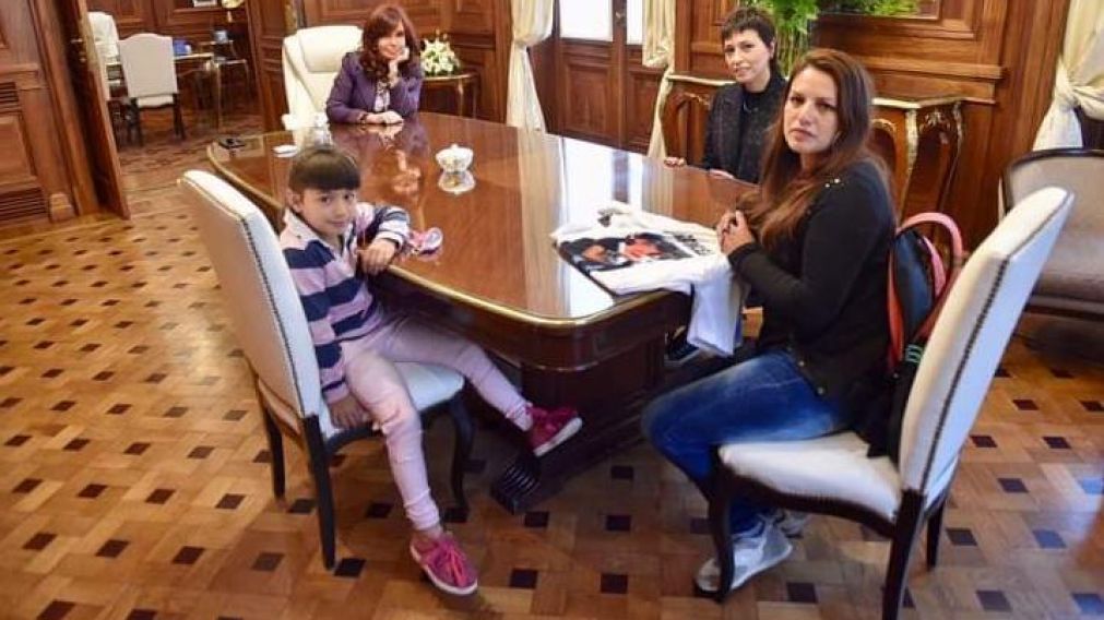 Cristina Fern�ndez de Kirchner recibi� a la madre de Micaela Romero, la polic�a asesinada en Quilmes.