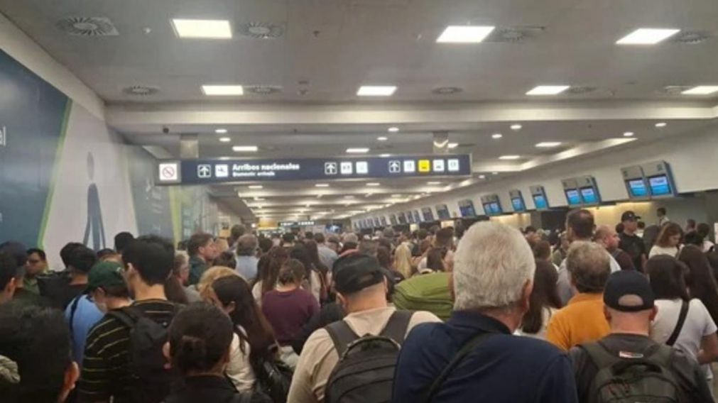 Tensión en Aeroparque: cancelaron todas las operaciones de vuelo por un operativo de seguridad.