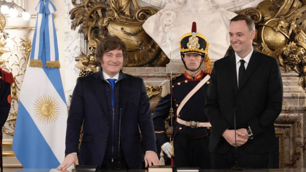 Manuel Adorni se reúne mano a mano con ministros y encabezará reuniones de Gabinete