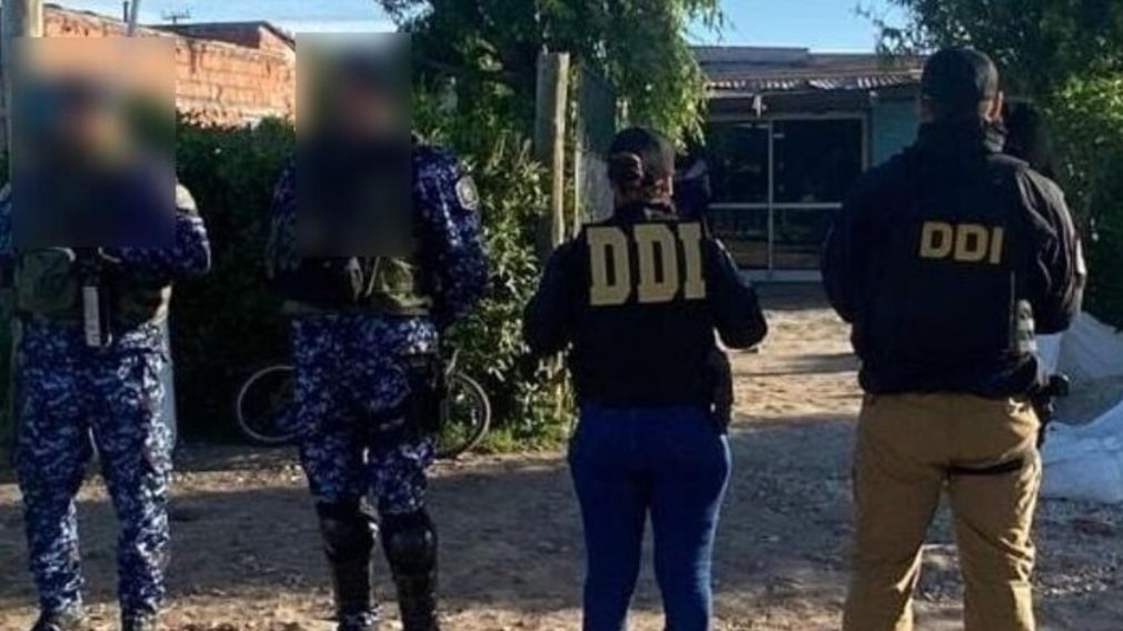 Los policías llevaron adelante varias diligencias para aprehender a los sospechosos.