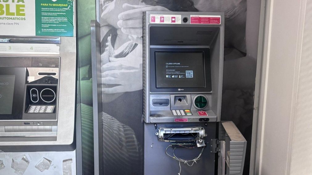 Cajeros destrozados en el microcentro mendocino.
