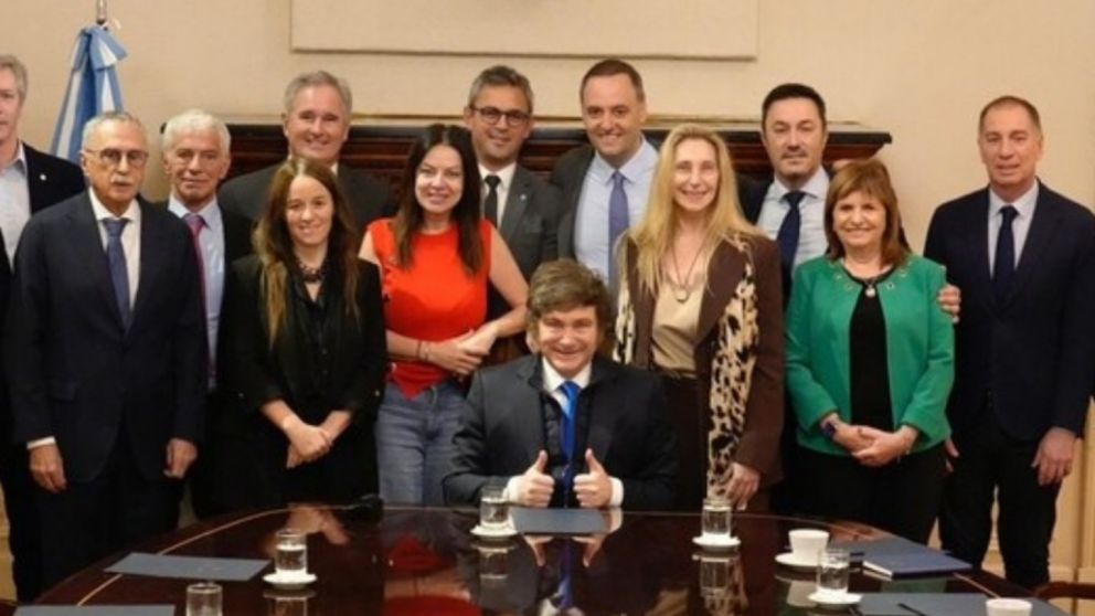 Javier Milei se reunió con su mesa chica y el Gabinete: movimientos en Casa Rosada.