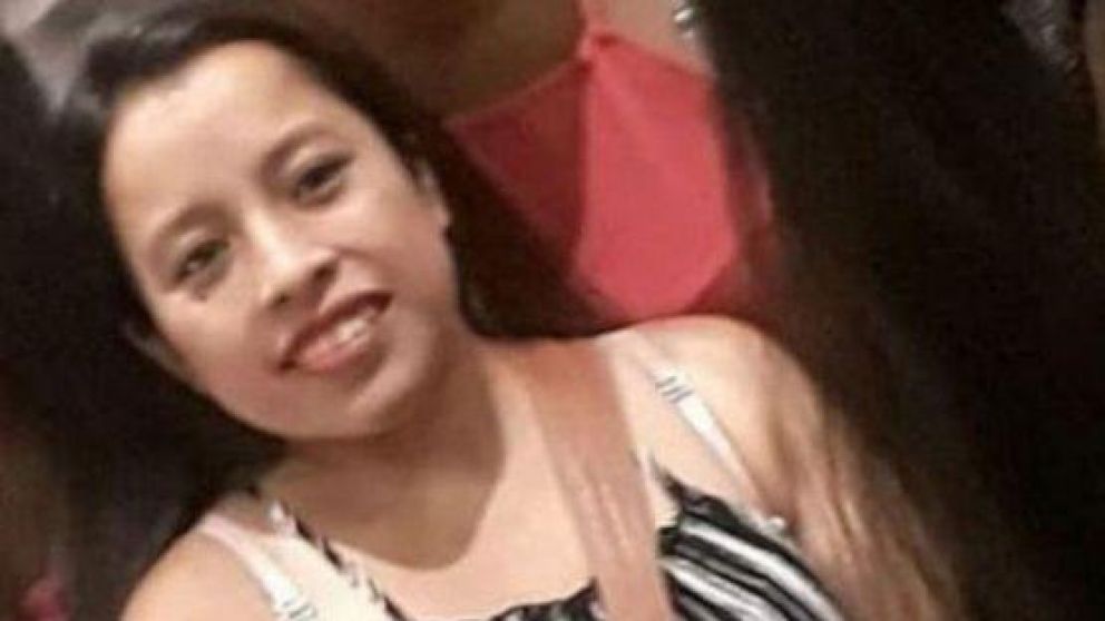 La víctima es Gabriela Abigail Cruz, de 24 años y mamá de dos hijos de 7 y 4 años.