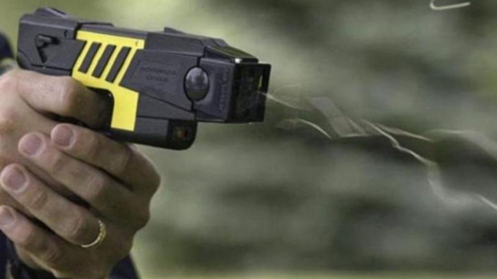 El gobierno porteño reactiva la compra de 300 pistolas Taser.