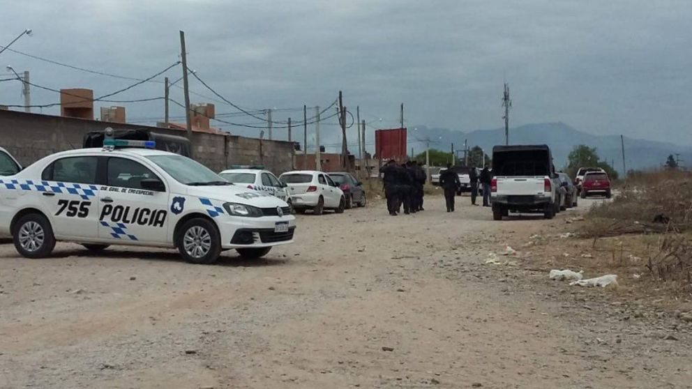 La policía está tratando de determinar si el cuerpo encontrado es el de Iara Sabrina Rueda .