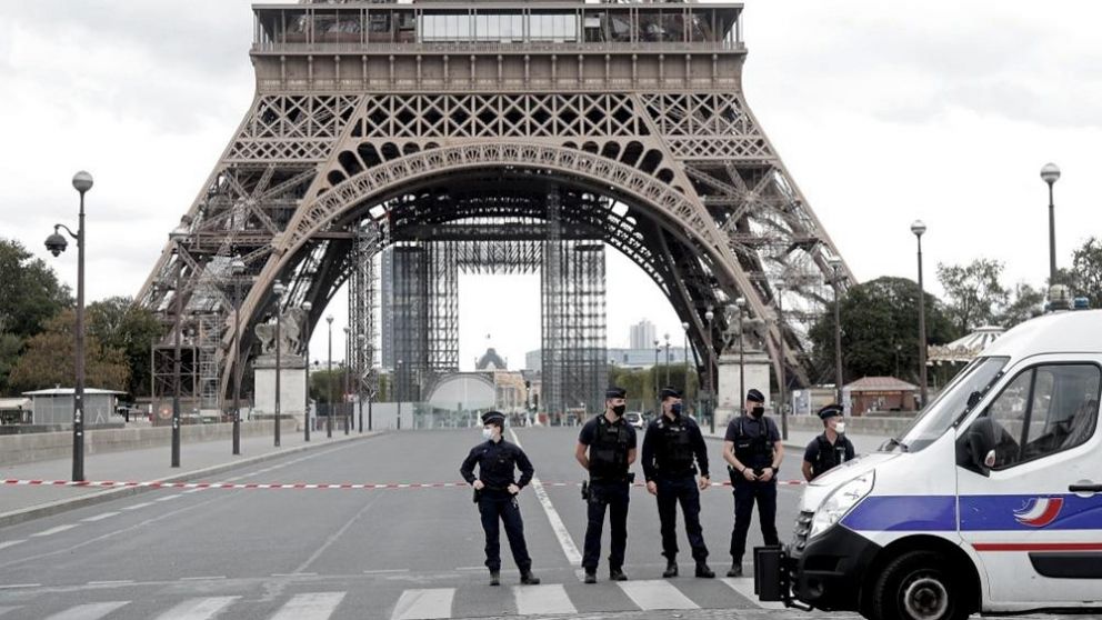 Tras dos horas de trabajo, la Torre Eiffel volvió a abrir.