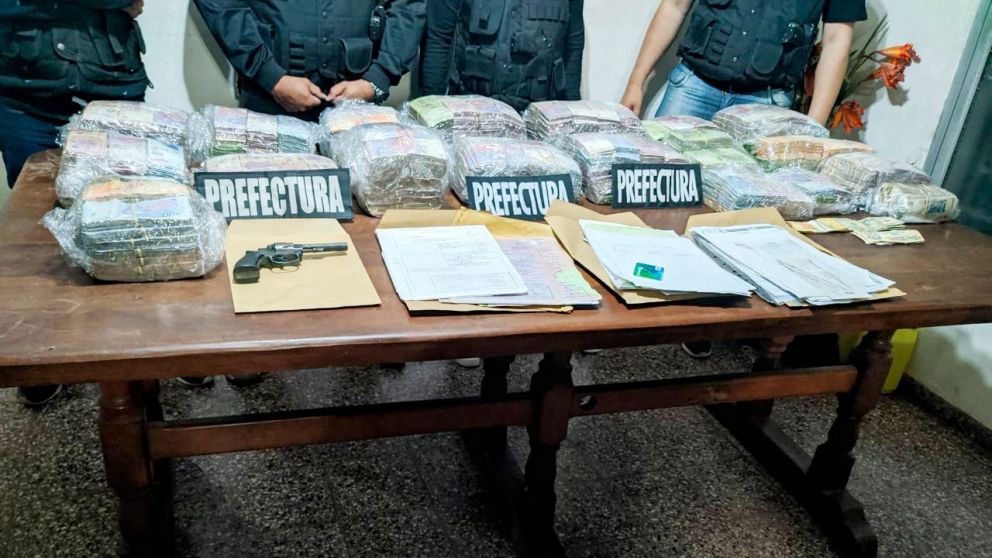 Asociación ilícita y evasión impositiva: Prefectura realizó varios allanamientos y secuestró millones de pesos