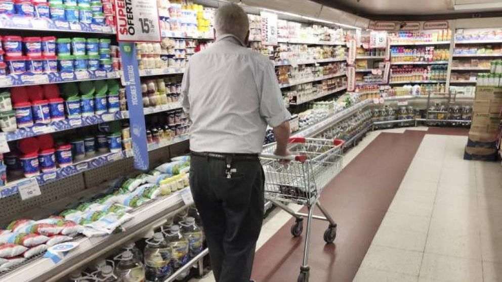 "Hay que ponerse frente a las góndolas y atrapar a quienes todos los días corren la coma".