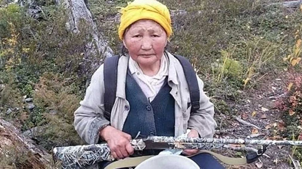 La abuela de 84 años evitó el peligroso ataque rugiendo más fuerte que el animal.