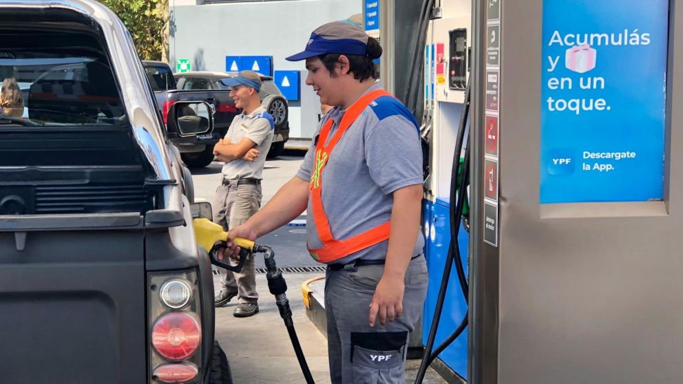 El precio de la nafta superó los $2.000 ante el aumento del petróleo.