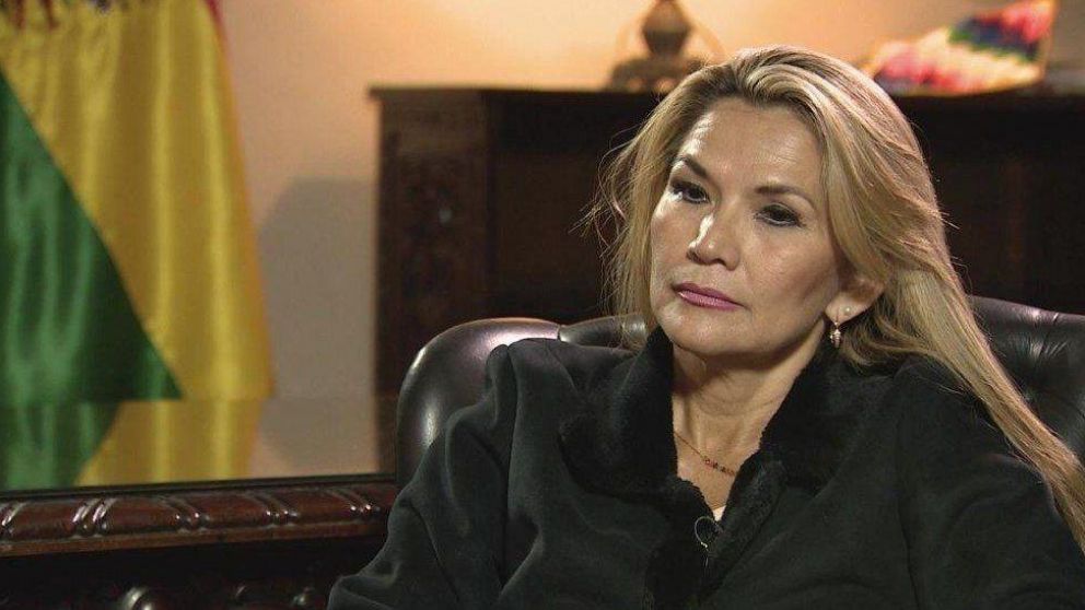 La presidenta de facto de Bolivia, Jeanine Áñez, anunció que baja su candidatura.