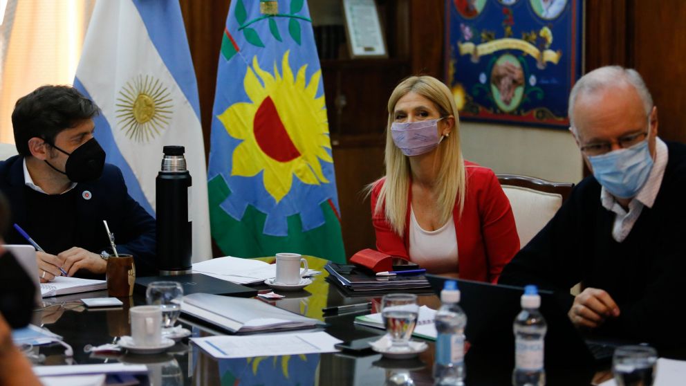 El gobernador bonaerense, Axel Kicillof, durante la reunión con los intendentes, adelantó que habrá una transferencia a los municipios por 1.500 millones de pesos (Télam).