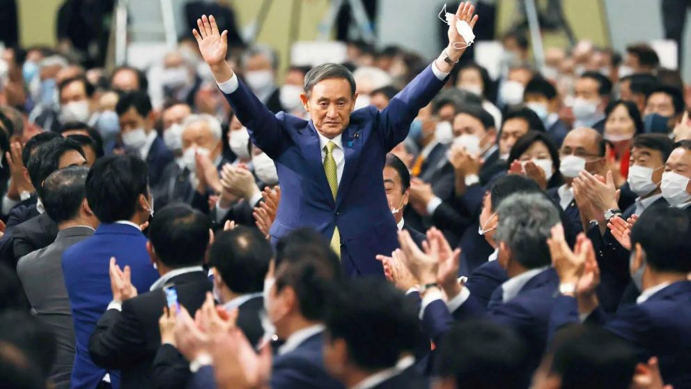 Yoshihide Suga comandará el país hasta 2021.