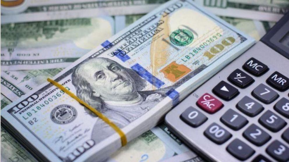 El dólar arrancaría hoy de $130 y quedaría igual al blue, que podría escaparse.