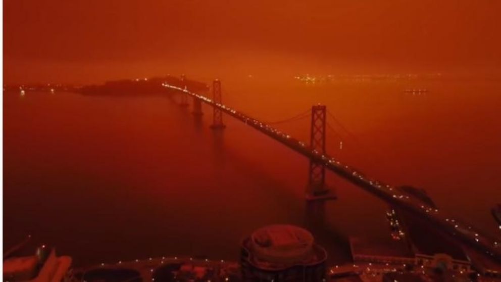 Imágenes "apocalípticas" del cielo rojo en San Francisco.