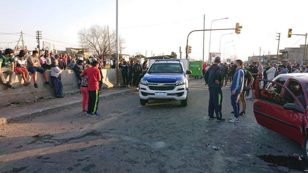 La policía llegó al lugar en medio de la furia de los vecinos.