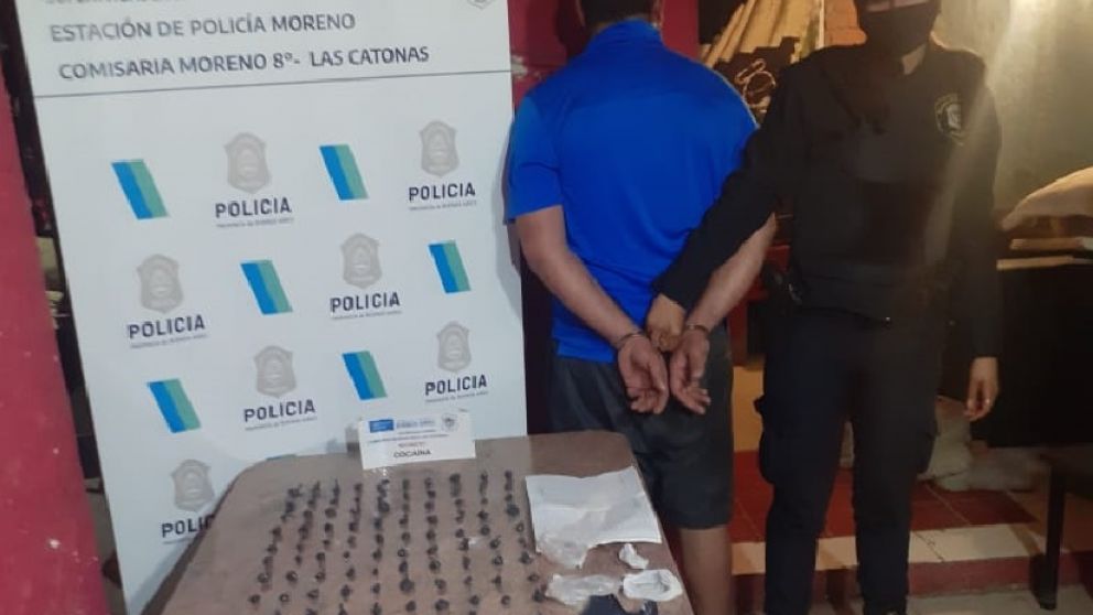 Este es el vendedor de cocaína a quien habitantes del barrio La Victoria intentaron rescatar.