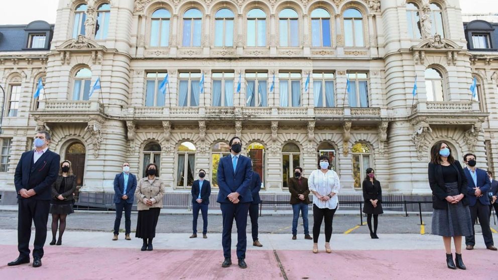 El ministro de Educación encabezó el tradicional izamiento de la bandera en la Plaza de los Maestros de la Ciudad de Buenos Aires (Télam).