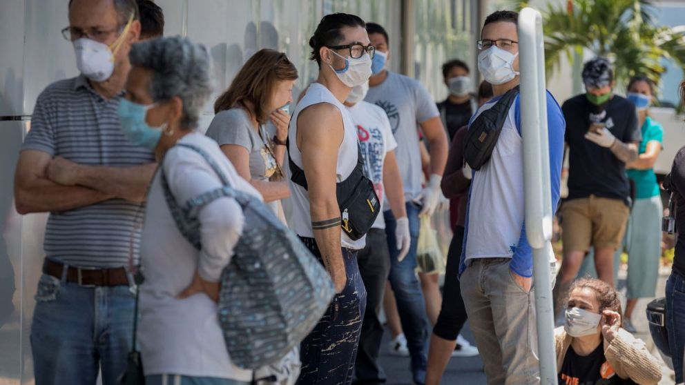 Las reaperturas de ciertas actividades dieron lugar a nuevos rebrotes de coronavirus. 