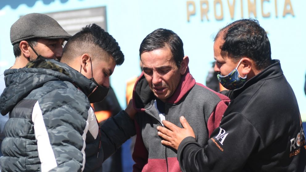 El padre de Ludmila Pretti la despidió envuelto de bronca y dolor (Crónica/Rubén Paredes).